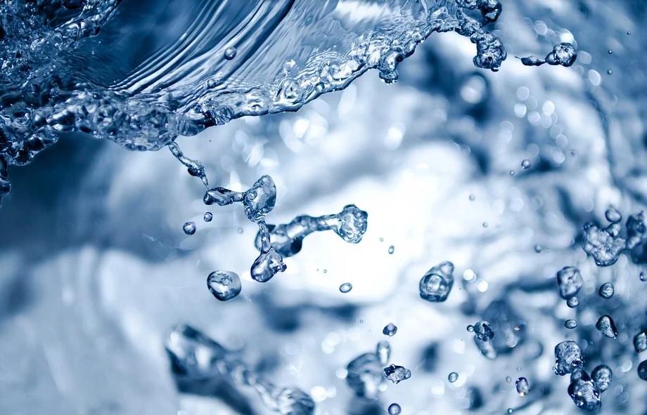 Врач: чистая вода помогает в разы ускорить процесс похудения