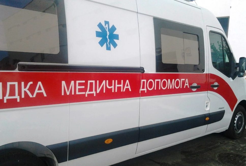 В Тернополе школьник потерял сознание после удара дверью