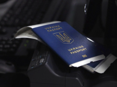 Для вакцинированных украинцев упростили въезд в Германию