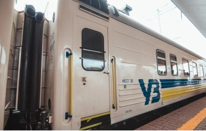 В поезде Киев-Винница «заяц» убегал от проводников по крыше состава (ВИДЕО)