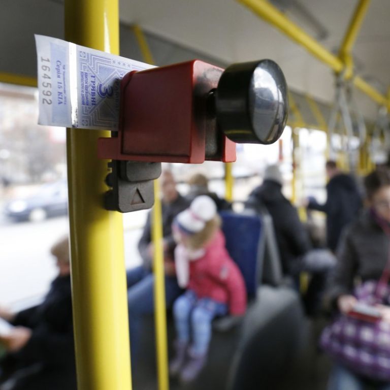 Киев отменил бумажные билеты в транспорте