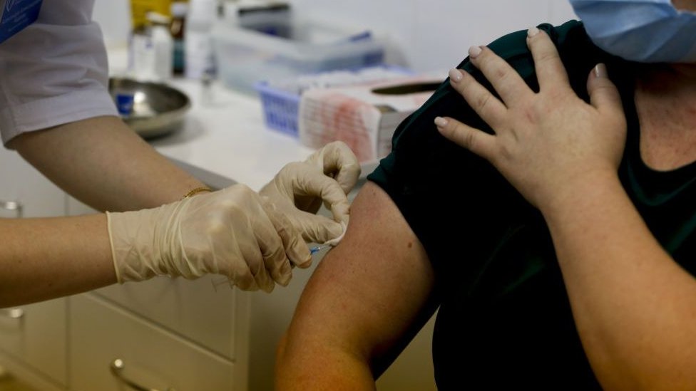Власти подготовят «плюшки», чтобы мотивировать граждан делать прививки – Ляшко