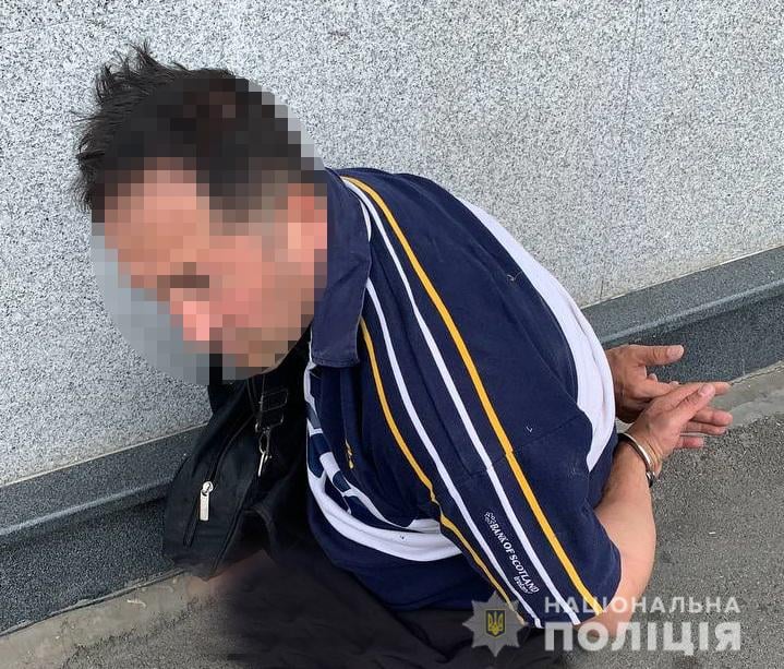 В Киеве остановили рецидивиста с ножом на краденном велосипеде (ФОТО)