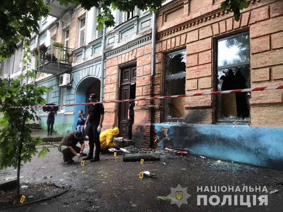 В Днепре прогремел взрыв: поврежден жилой дом (ФОТО, ВИДЕО)