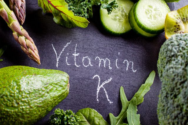 Зачем в рационе нужен витамин К: ответ диетолога