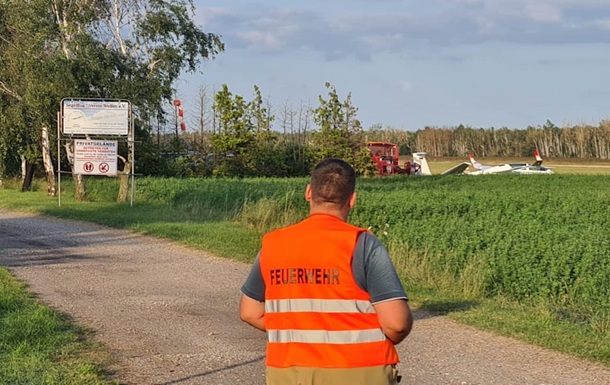 В Германии упал самолет с подростками: трое погибли (ФОТО)