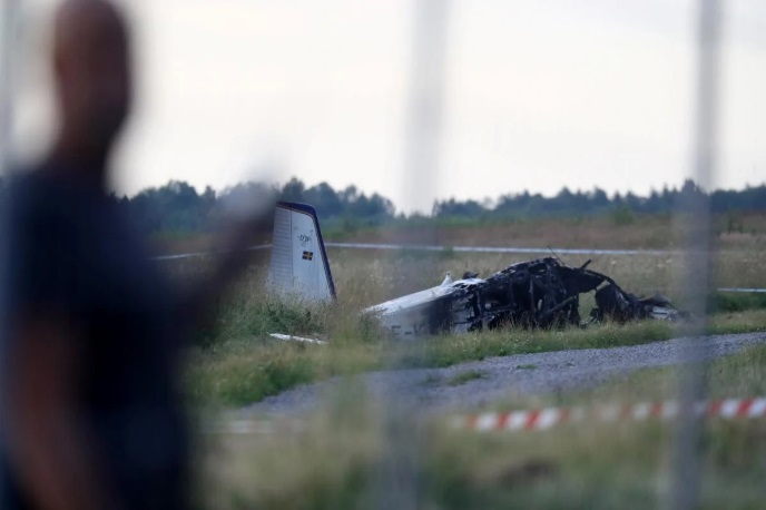 Крушение самолета в Швеции: погибло 8 парашютистов (ФОТО)
