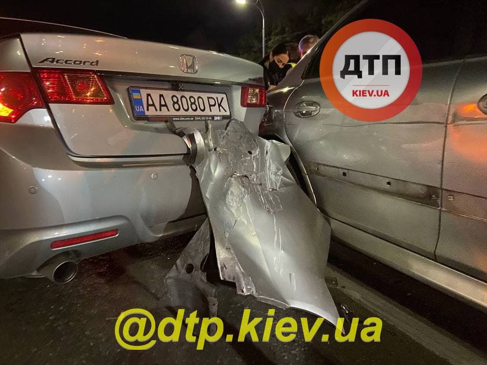 Масштабное ДТП на Лобановского: пьяный водитель не заметил машину (ФОТО)