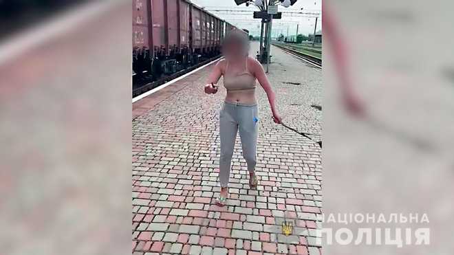 На Полтавщине женщина набросилась на полицейского с ножом (ФОТО)