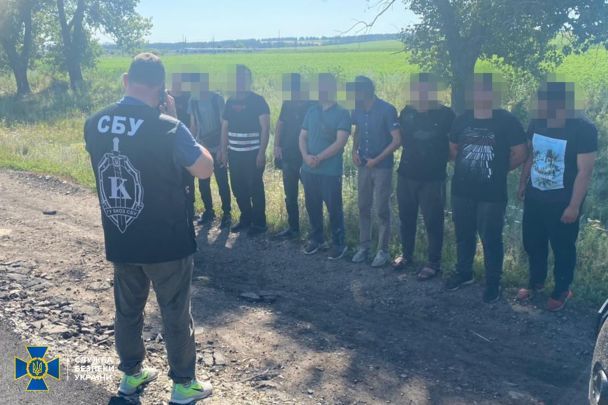 На границе Украины задержали группу нелегалов из Афганистана (ФОТО)