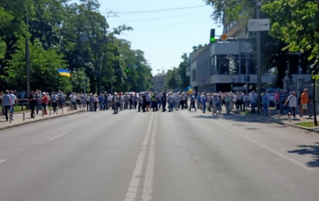 Протестующие под Радой ветераны перекрыли правительственный квартал (ФОТО)