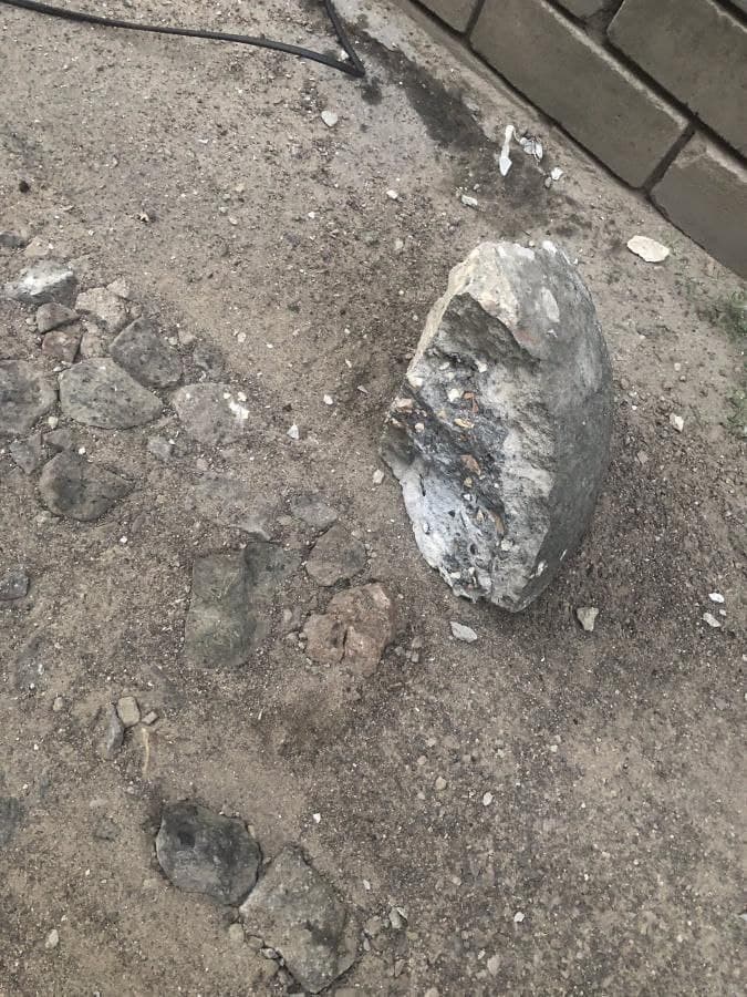 В Днепре кусок бетона рухнул у детской коляски (ФОТО)