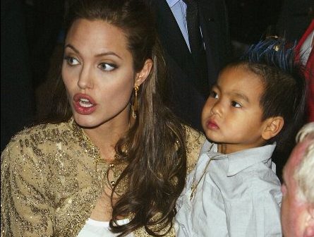 СМИ усомнились в том, что Джоли усыновила мальчика-сироту (ФОТО, ВИДЕО)