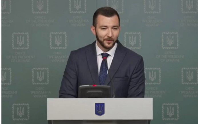 Зеленский официально назначил нового пресс-секретаря: он уже провел первый брифинг