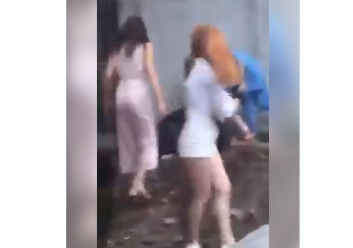 Под Киевом три нарядные девушки избили подругу (ВИДЕО)