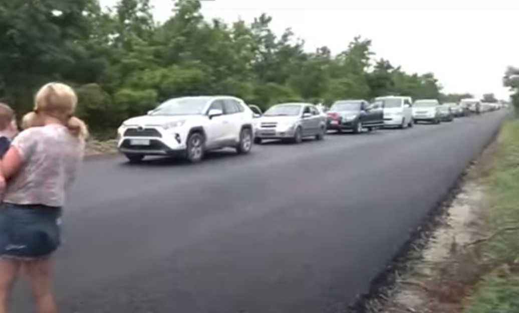 На дороге к популярному курорту образовался грандиозный затор (ВИДЕО)