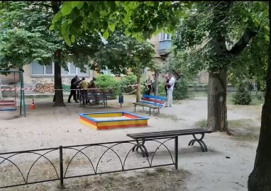 На Чоколовке в Киеве во дворе открыли огонь из автомата (ВИДЕО)