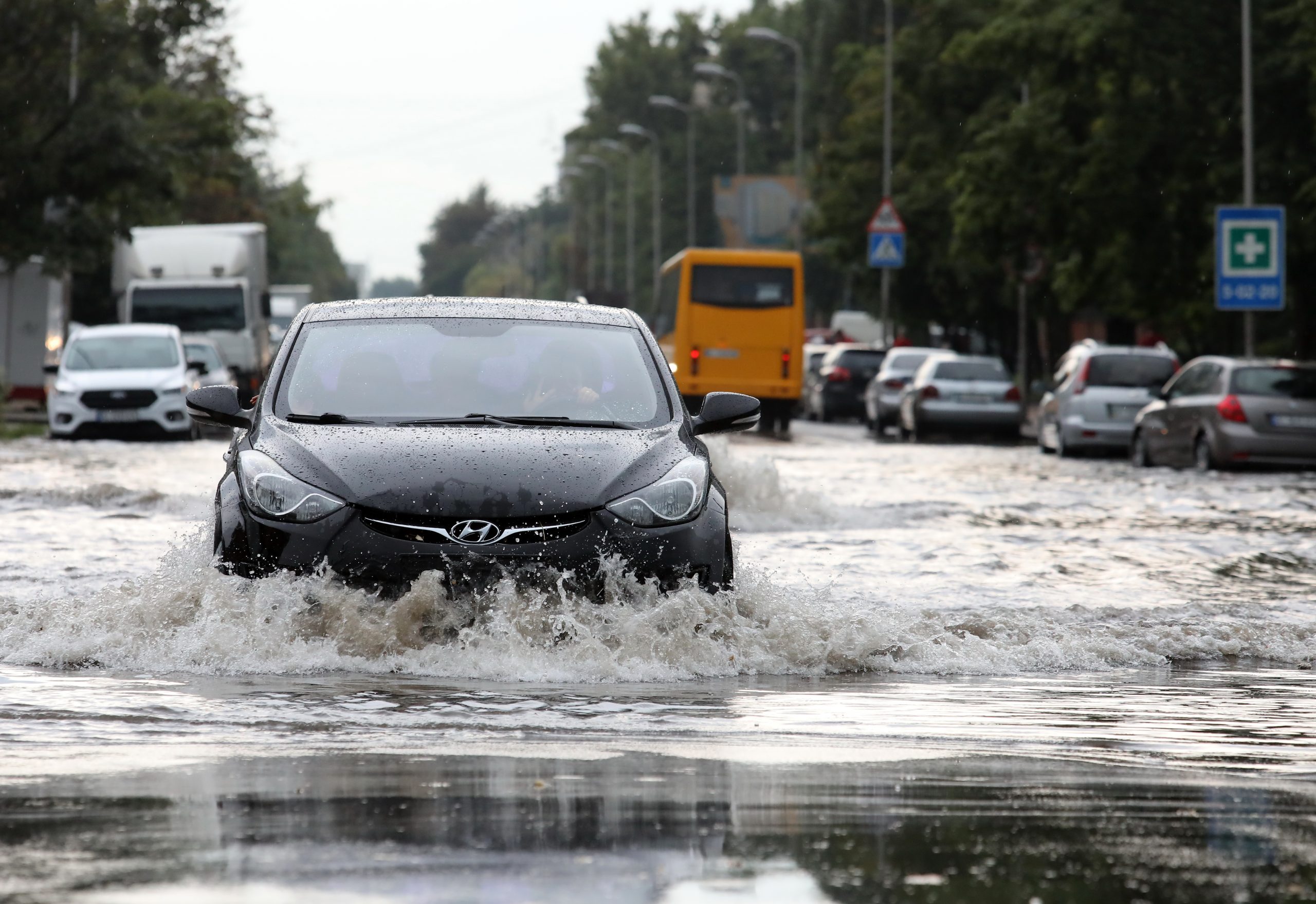 Пригород Киева утонул после ливня из-за засоренных водостоков