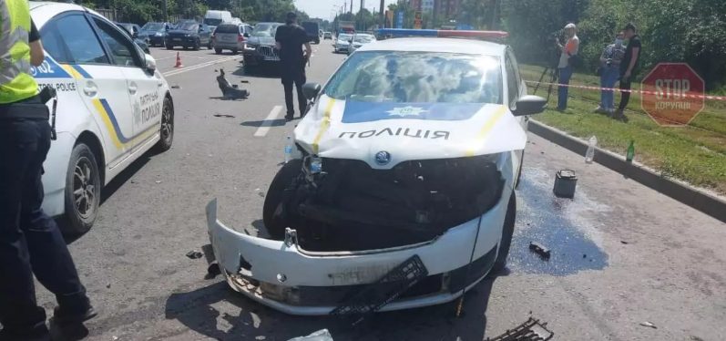 В Харькове столкнулись 2 авто: пострадал полицейский (ФОТО)