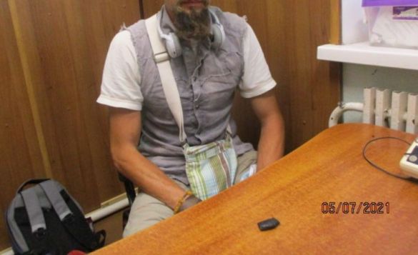 В Харьковской области мужчина  хотел провезти через границу наркотики в бороде (ФОТО)