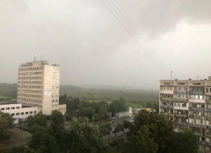 Киев «оккупировали» ливневые тучи: на местах идут дожди (ФОТО, ВИДЕО)