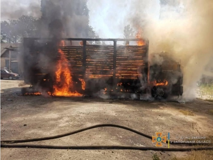 В Мелитополе дотла сгорел грузовик (ФОТО)