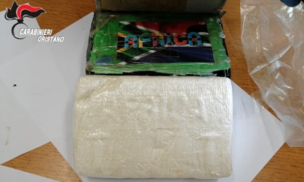 В Сардинии упал с неба чемодан с кокаином (ФОТО)