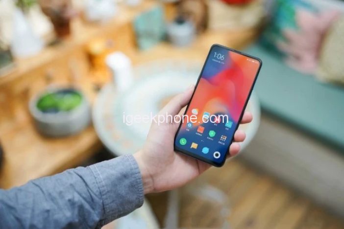 Xiaomi внезапно обновила старые популярные смартфоны: они получили «свежее» ПО
