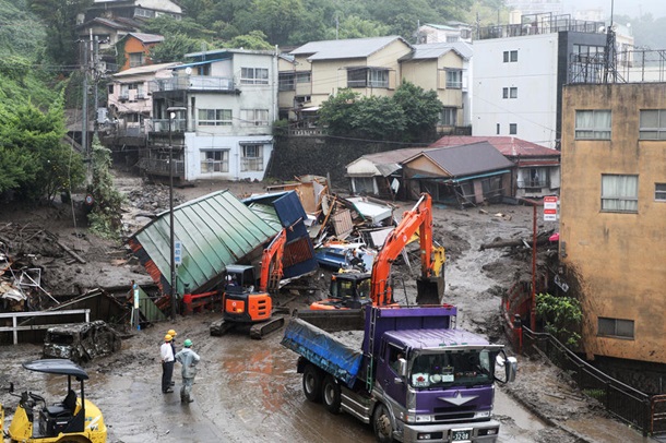 В Японии сошел оползень: 2 погибших, 19 спасенных (ФОТО)