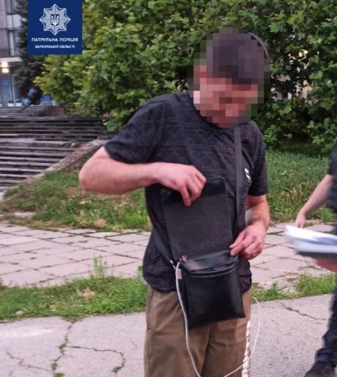 В Запорожье полиция задержала человека с заряженным пистолетом (ФОТО)