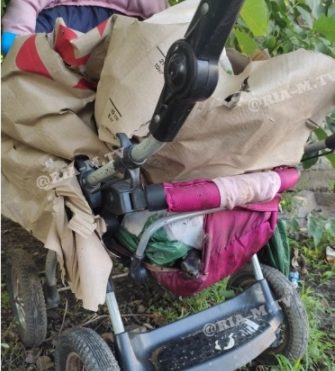 Жители Мелитополя обнаружили в детской коляске труп (ФОТО, ВИДЕО)