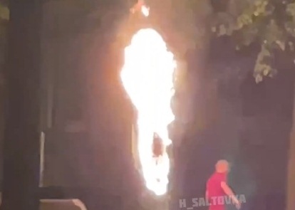 Вандалы устроили пожар в сквере в центре Харькова (ФОТО, ВИДЕО)