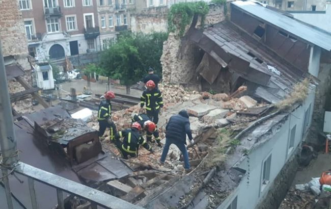 Во Львове обрушился дом, есть пострадавшие (ФОТО)