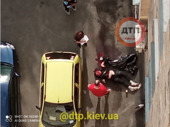 В Киеве девушка выбросилась из окна (ФОТО)