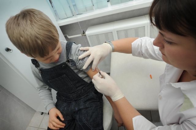 Власти Израиля разрешили вакцинировать детей с пяти лет
