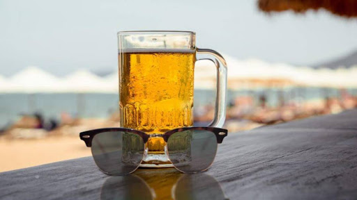 С чем нельзя смешивать алкоголь в жару: ответ ученых