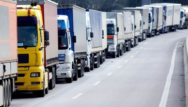 Из-за жары ввели ограничения на въезд грузовиков в Киев