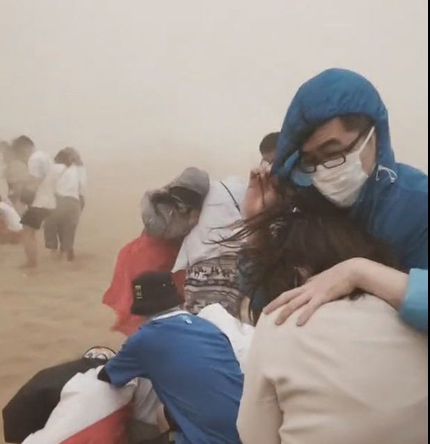 На Китай обрушился пылевой шторм из пустыни Гоби (ФОТО, ВИДЕО)