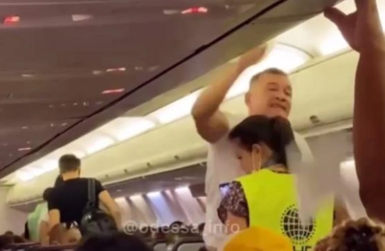 Пассажир без маски устроил скандал на рейсе «Одесса-Анталия» (ФОТО, ВИДЕО)