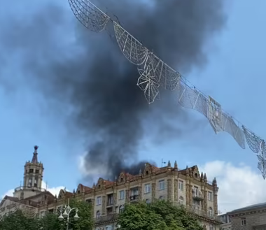 На Крещатике в Киеве &#8212; масштабный пожар: что известно (ФОТО, ВИДЕО)