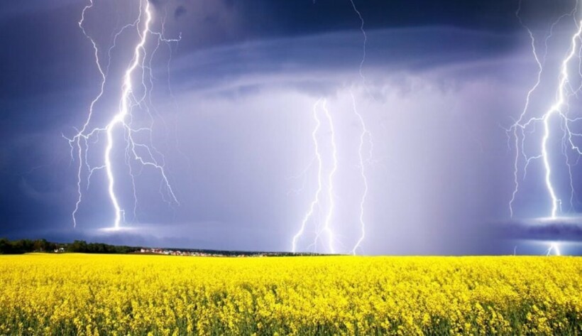 «Дожди, грозы, шквалы: в Украине объявлено штормовое предупреждение