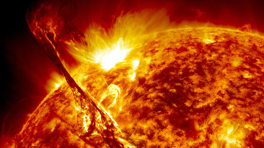 Ученые зафиксировали сверхмощную вспышку на Солнце (ВИДЕО)