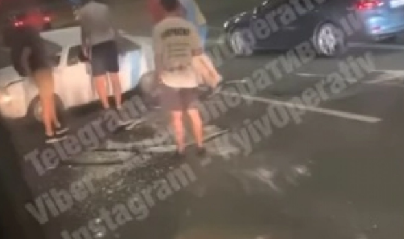 Водитель «Запорожца» сделал сальто на дороге в Киеве (ФОТО, ВИДЕО)