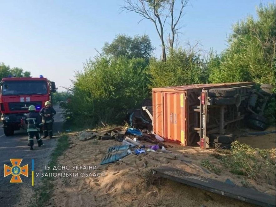 Cмертельное ДТП в Запорожской области: водителя «КамАЗа» пришлось доставать из кабины (ФОТО)