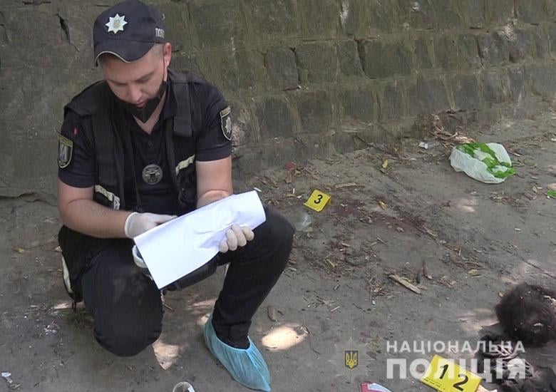 В Киеве у кладбища парни убили бездомного (ФОТО)