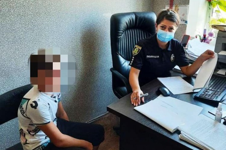 В Харькове 12-летний мальчик сбежал из дома и спал под дверью дяди (ФОТО)