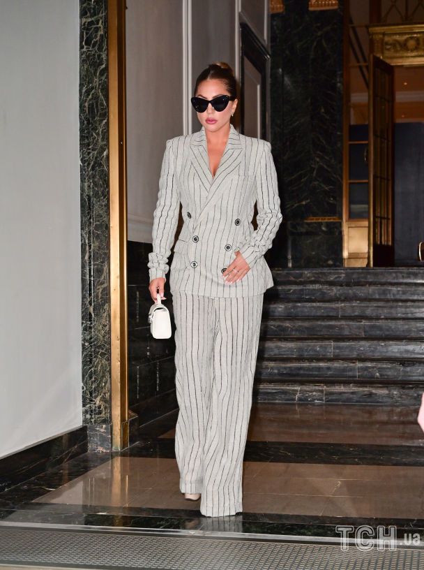 Леди Гага продемонстрировала роскошный наряд (ФОТО)