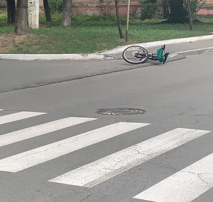 В Вышгороде внедорожник сбил велосипедиста и врезался в авто с ребенком (ФОТО, ВИДЕО)