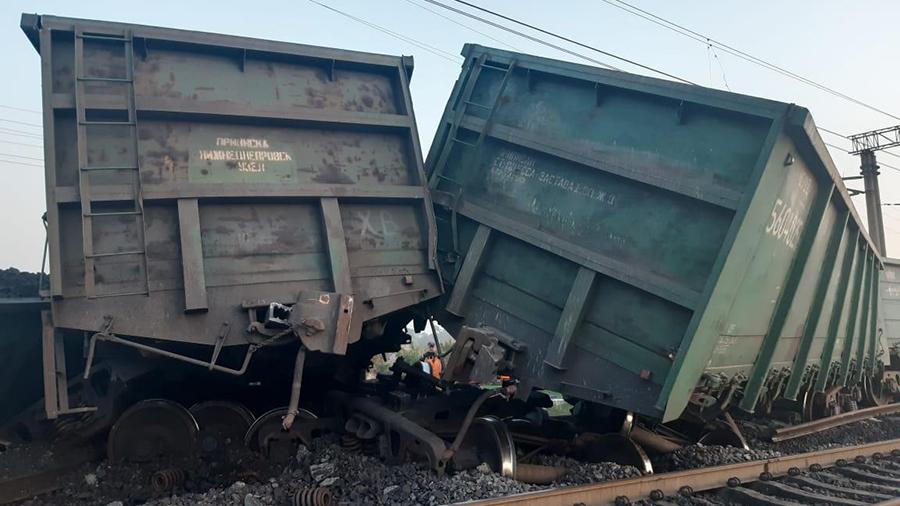 В Запорожской области с рельсов сошли вагоны: задерживаются поезда