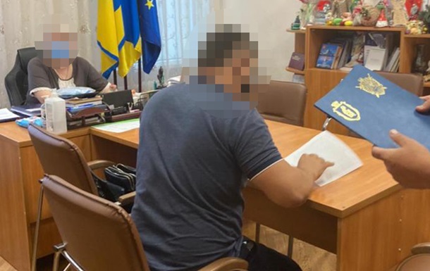 Ущерб более 450 тысяч гривен: у киевских чиновников обыски из-за школьных закупок (ФОТО)